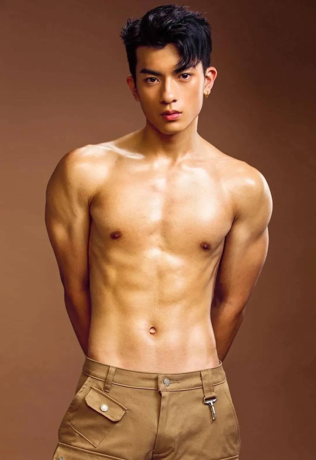 19岁的钻石男大,又又又被男摄影师拍了!-NICEGAY
