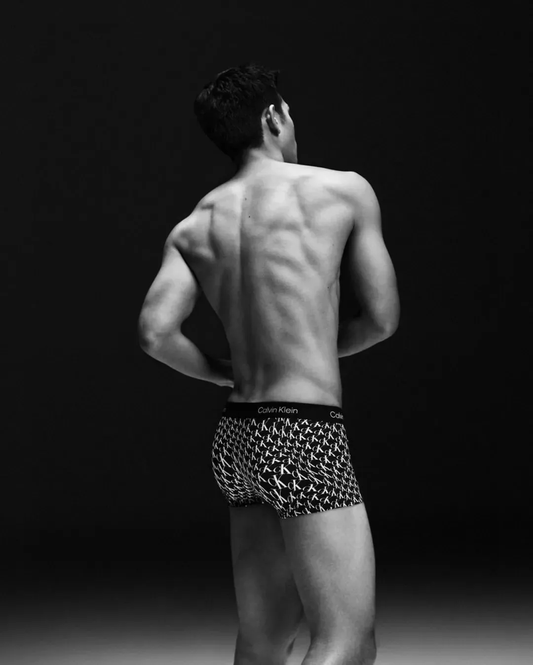 94年日本禁欲系男模拍CK广告,这实力直接碾压某代言人!-NICEGAY
