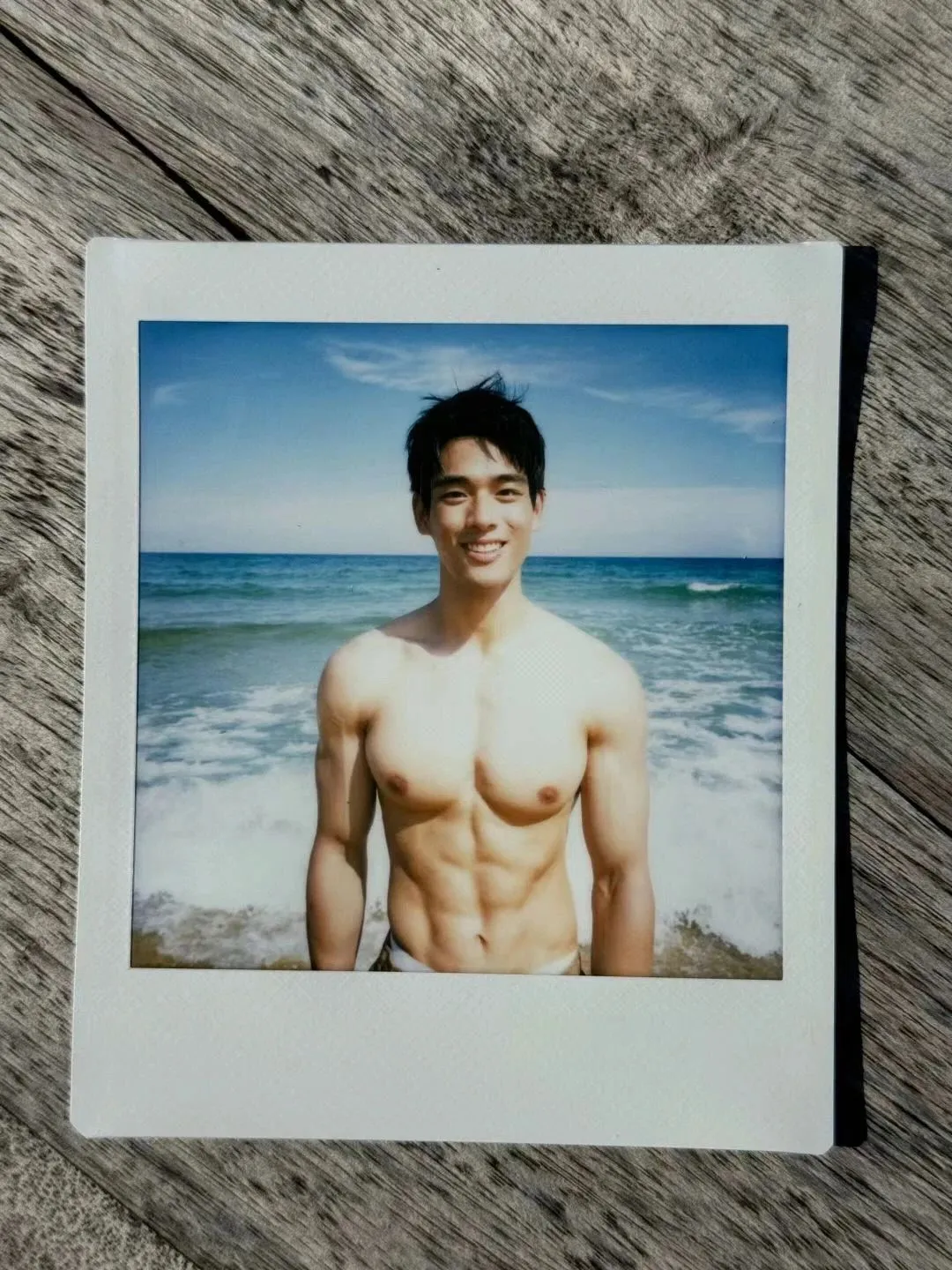 24岁浙江男模最近很出圈,出道2个月拍写真大片,高鼻梁腱子肉帅哭网友!-NICEGAY