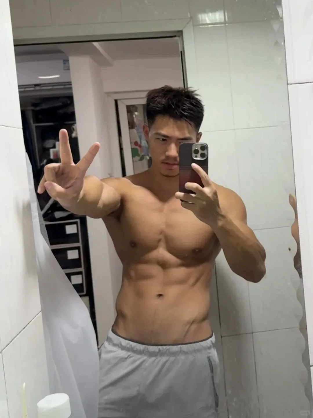 被这个乐刻肌肉教练帅晕,简直就是行走的荷尔蒙啊!-NICEGAY