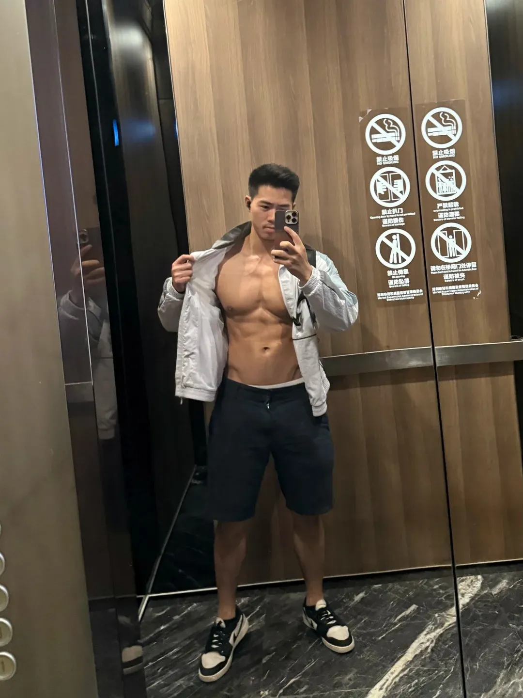 被这个乐刻肌肉教练帅晕,简直就是行走的荷尔蒙啊!-NICEGAY