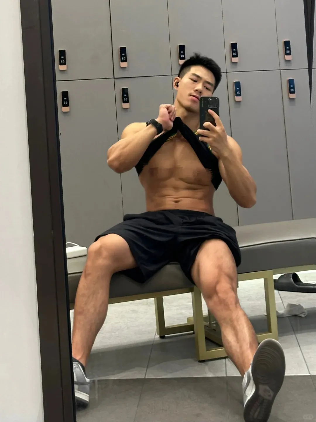 被这个乐刻肌肉教练帅晕,简直就是行走的荷尔蒙啊!-NICEGAY