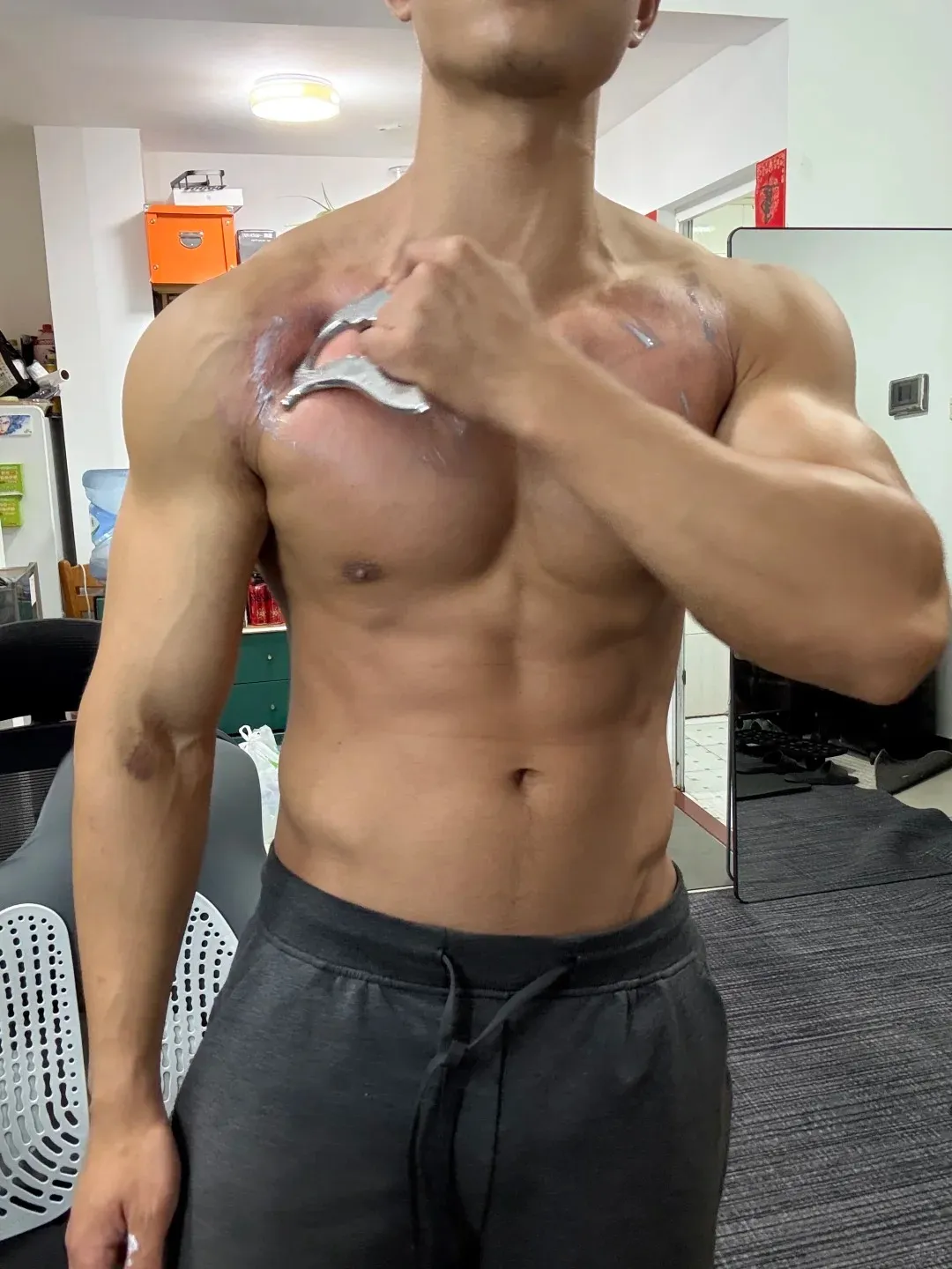 被这个乐刻肌肉教练帅晕,简直就是行走的荷尔蒙啊!-NICEGAY
