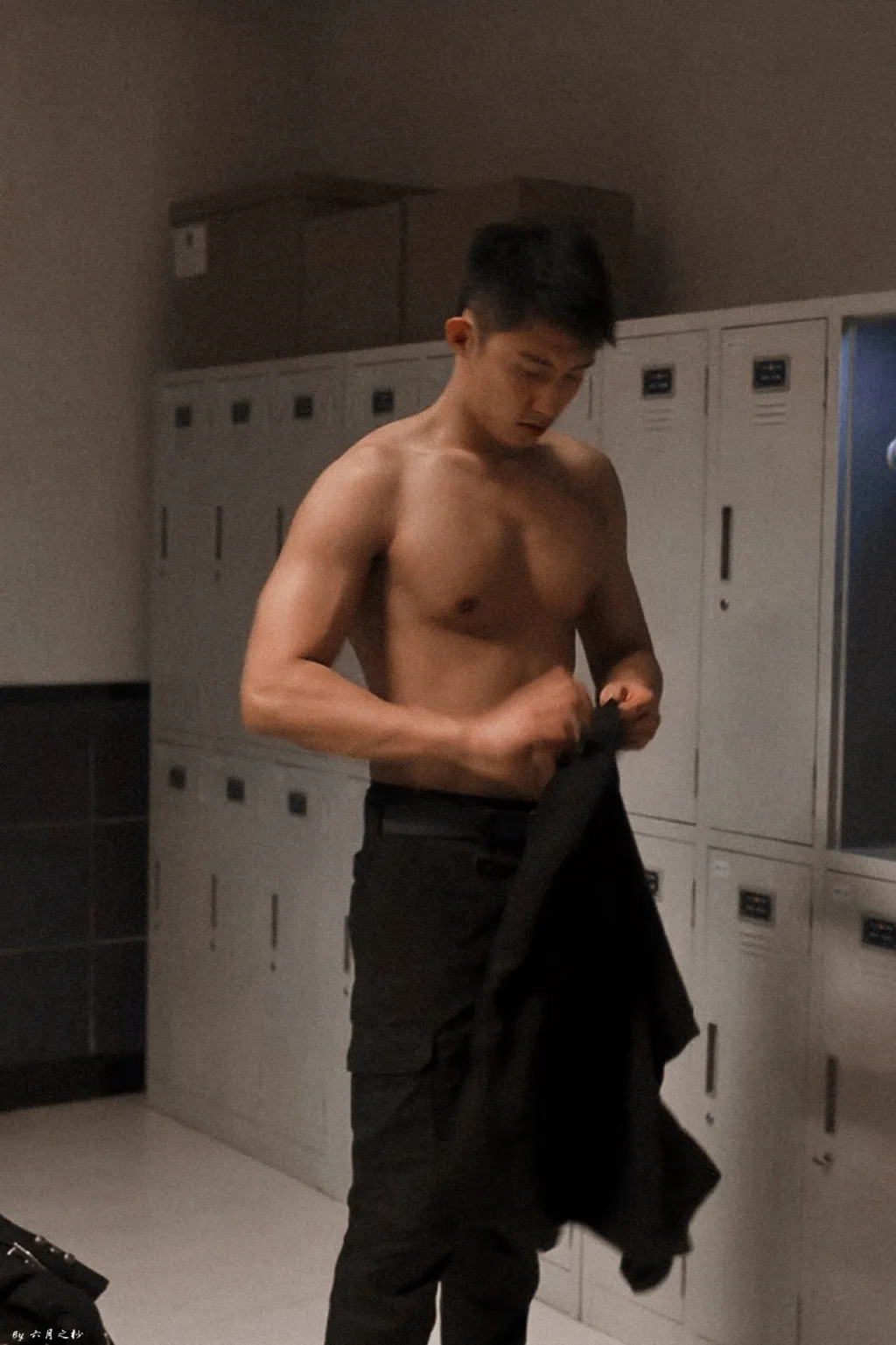 33岁黄景瑜最新身材照曝光,现在变成这样子了...-NICEGAY