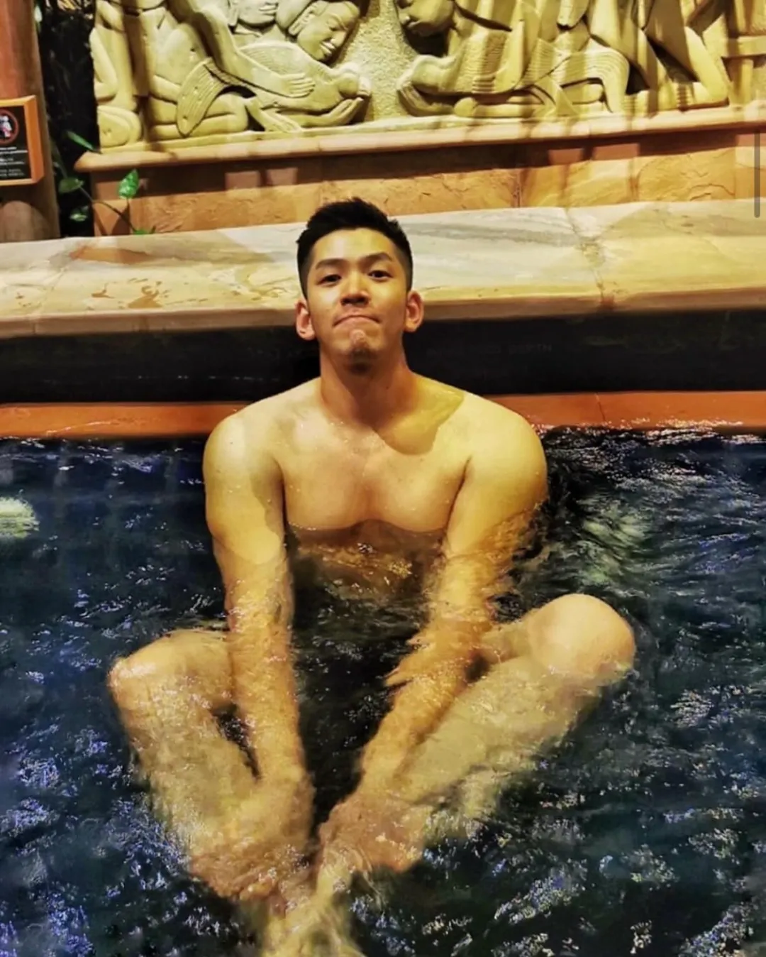 除了阿红,这几天他也很火!37岁的他居然当上总裁了……-NICEGAY