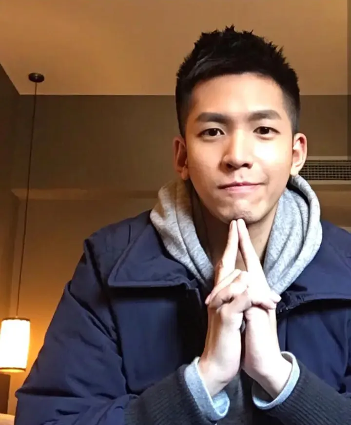 除了阿红,这几天他也很火!37岁的他居然当上总裁了……-NICEGAY