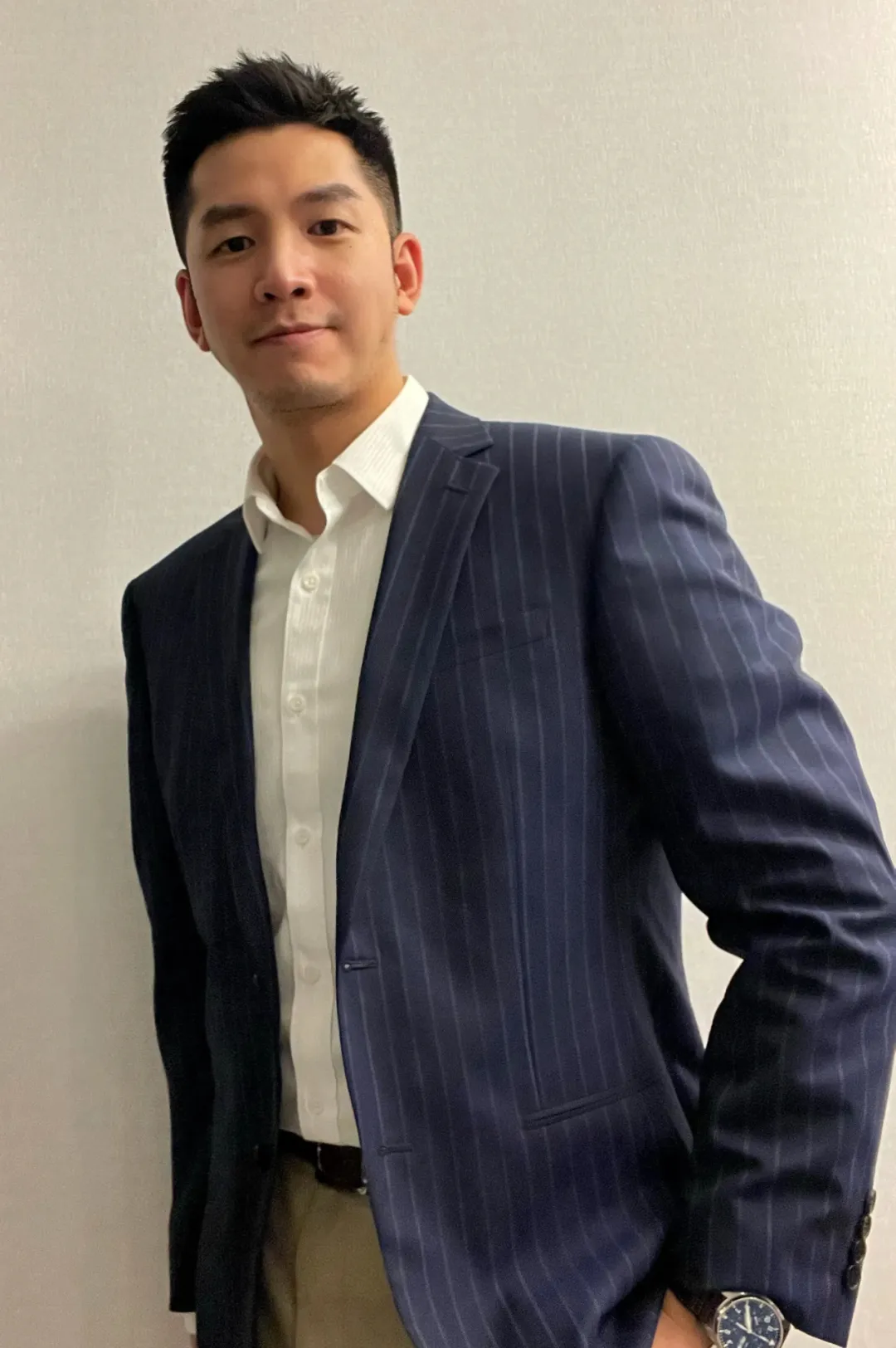 除了阿红,这几天他也很火!37岁的他居然当上总裁了……-NICEGAY