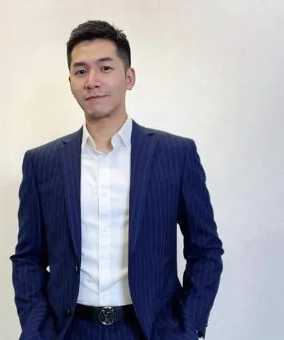 除了阿红,这几天他也很火!37岁的他居然当上总裁了……-NICEGAY