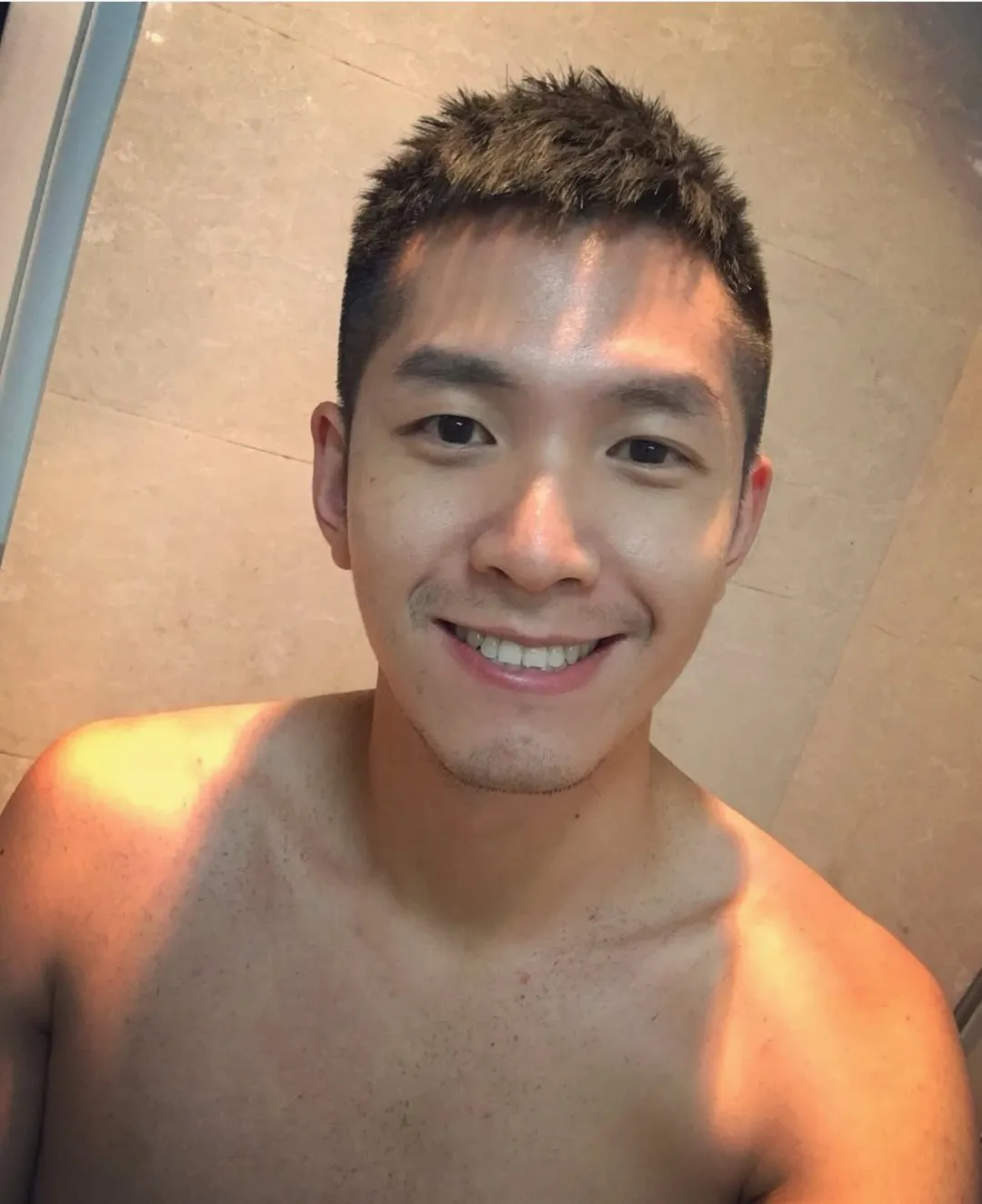 除了阿红,这几天他也很火!37岁的他居然当上总裁了……-NICEGAY