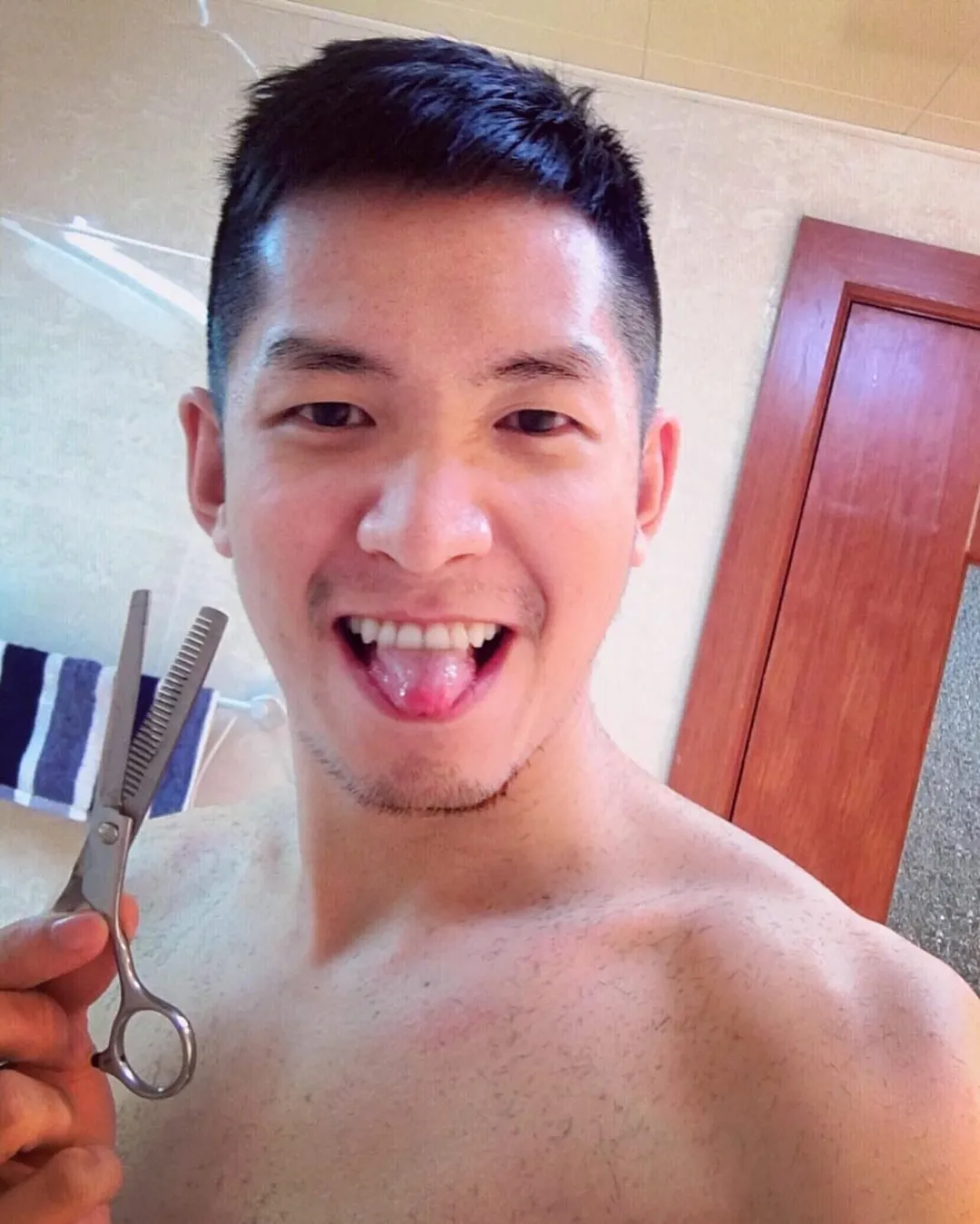 除了阿红,这几天他也很火!37岁的他居然当上总裁了……-NICEGAY