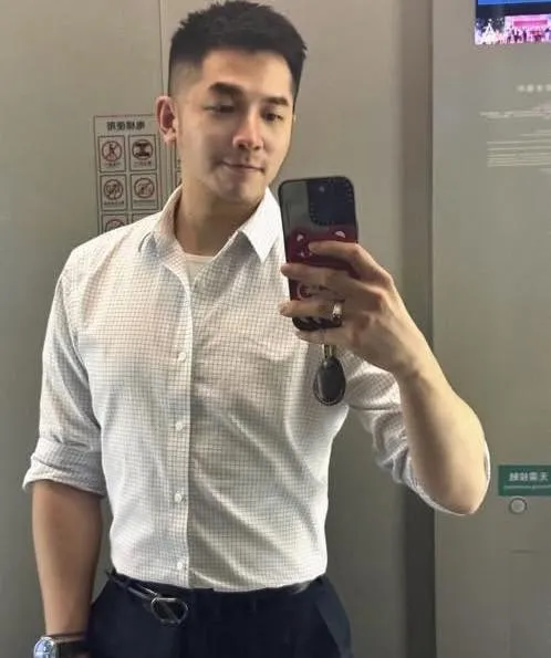 除了阿红,这几天他也很火!37岁的他居然当上总裁了……-NICEGAY
