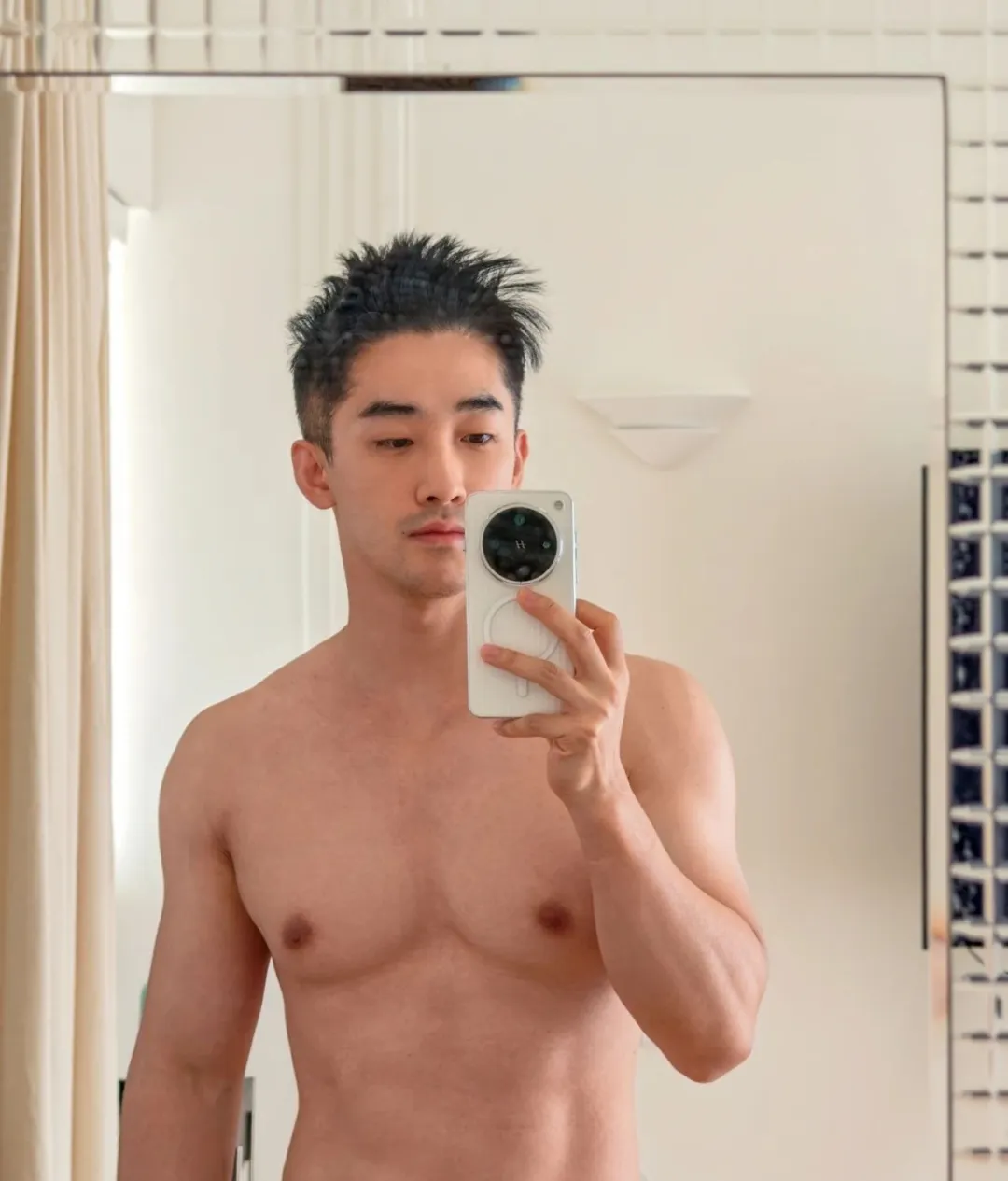 43岁上海肌肉网红一姐张弦,现在变成这样了.....-NICEGAY