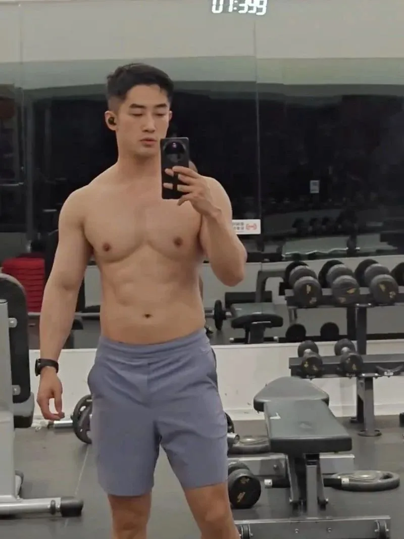 43岁上海肌肉网红一姐张弦,现在变成这样了.....-NICEGAY