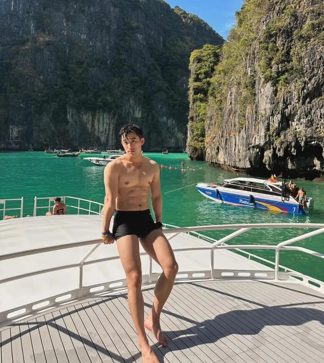 43岁上海肌肉网红一姐张弦,现在变成这样了.....-NICEGAY