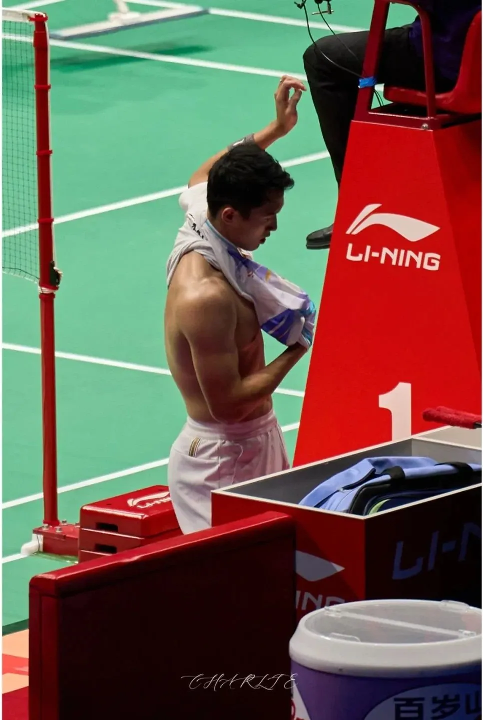 97年羽毛球肌肉男大的瓜都吃了吗?他现在变成这样了!!-NICEGAY