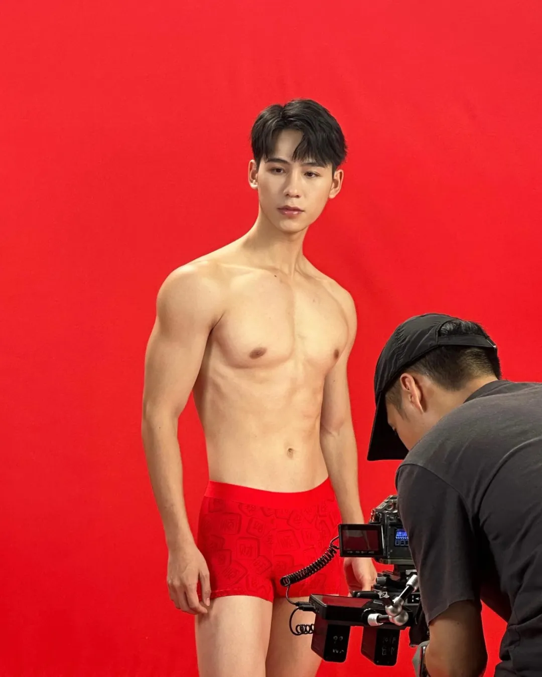 浙江肌肉男模最近很出圈，宽肩窄腰大长腿，拍内裤真的一绝！-NICEGAY