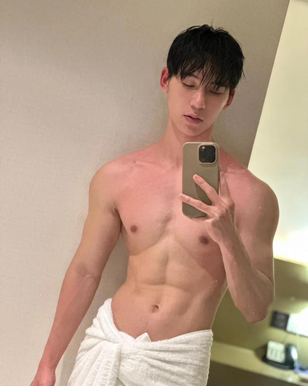 浙江肌肉男模最近很出圈，宽肩窄腰大长腿，拍内裤真的一绝！-NICEGAY