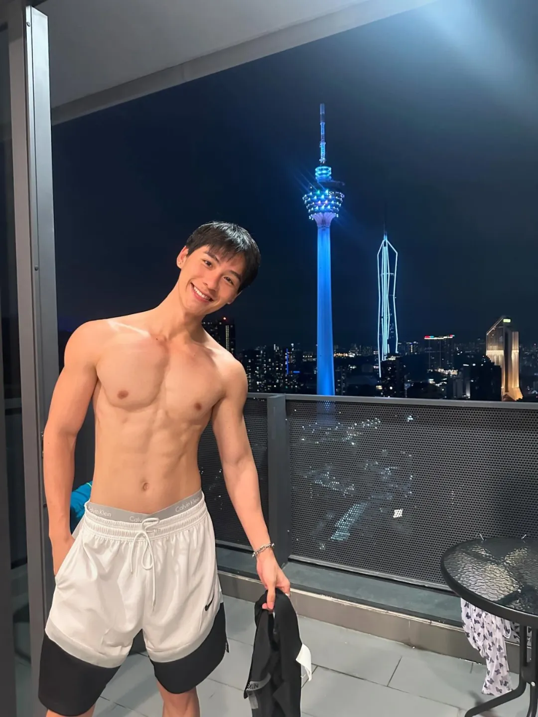浙江肌肉男模最近很出圈，宽肩窄腰大长腿，拍内裤真的一绝！-NICEGAY