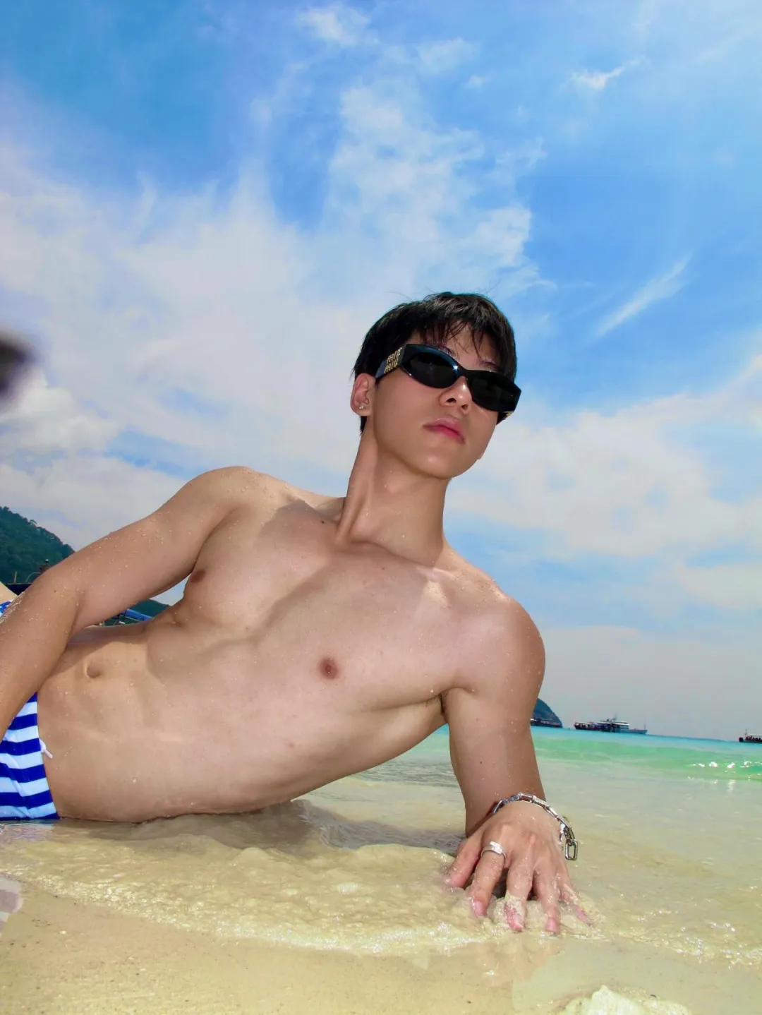 浙江肌肉男模最近很出圈，宽肩窄腰大长腿，拍内裤真的一绝！-NICEGAY