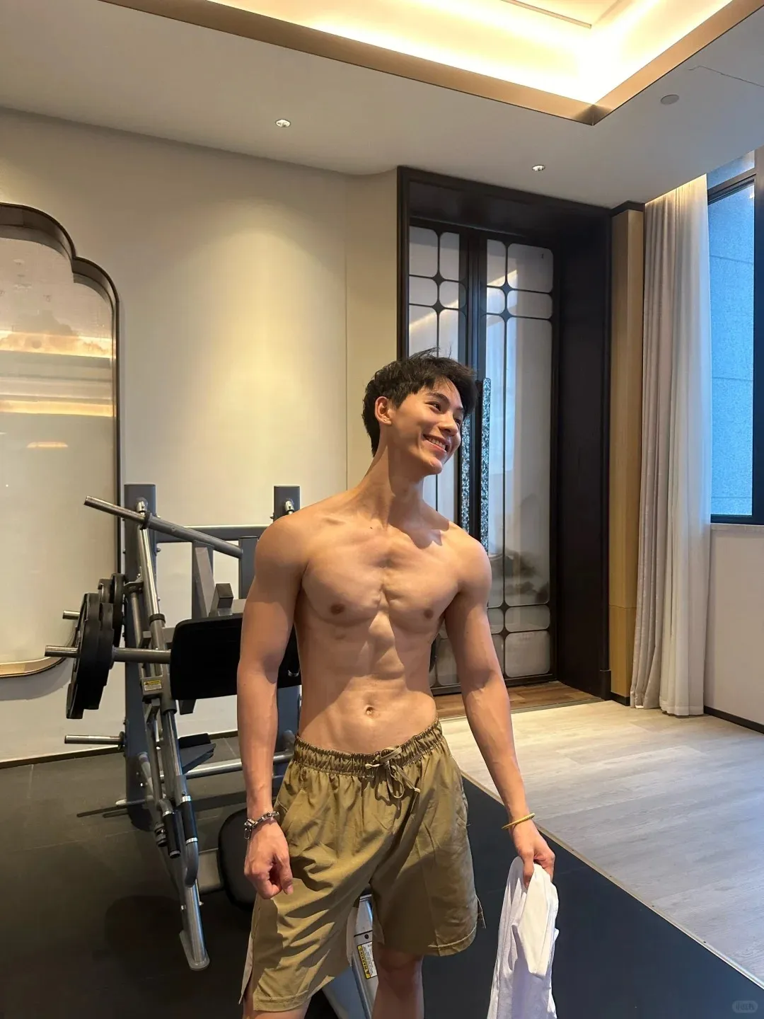 浙江肌肉男模最近很出圈，宽肩窄腰大长腿，拍内裤真的一绝！-NICEGAY