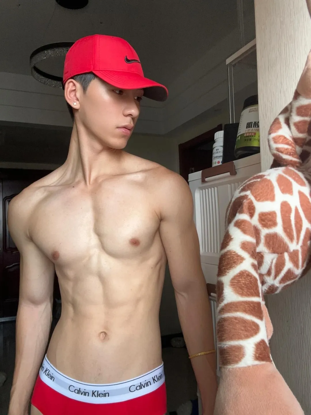 浙江肌肉男模最近很出圈，宽肩窄腰大长腿，拍内裤真的一绝！-NICEGAY